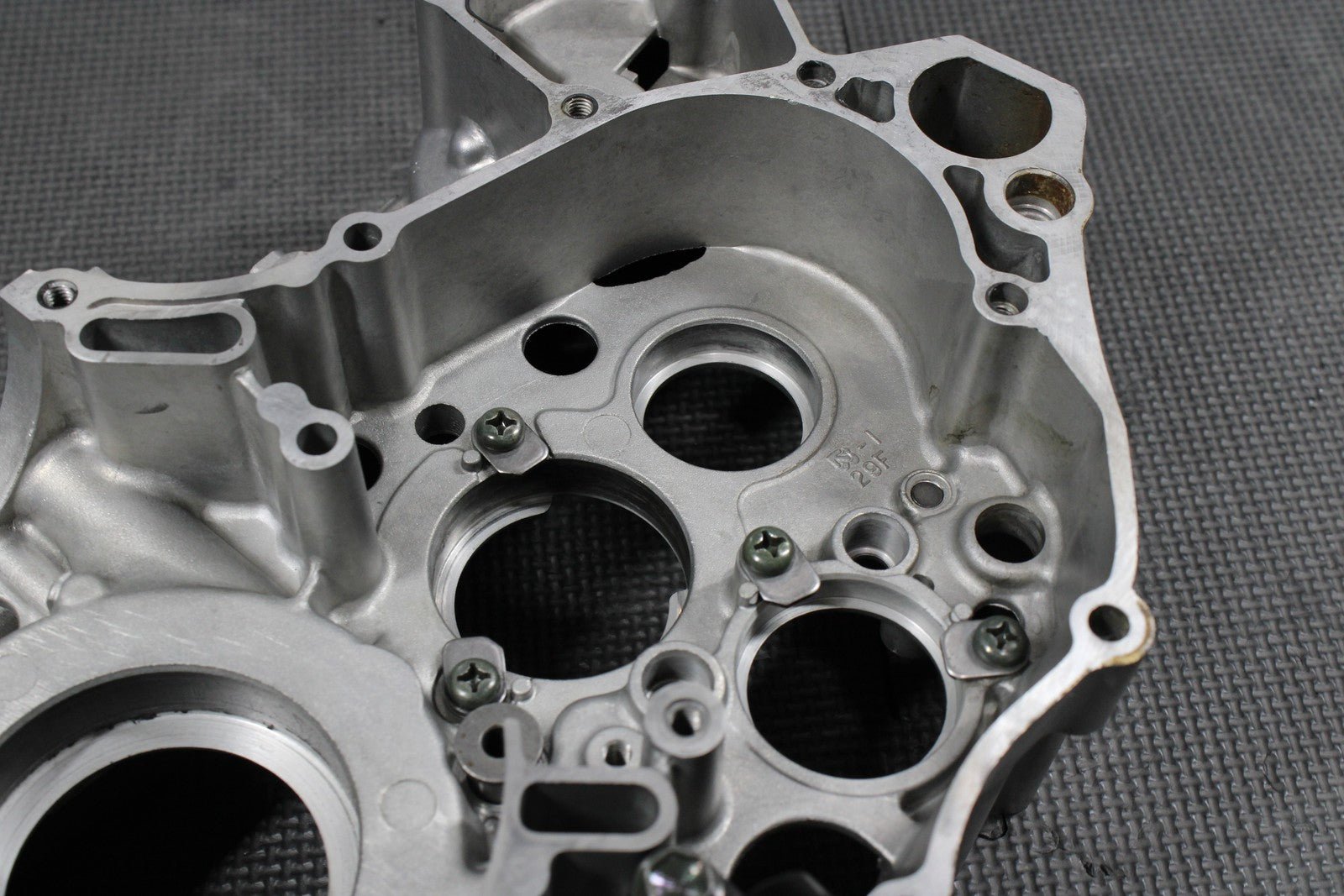 2000 SUZUKI DRZ400 OEM LEFT RIGHT ENGINE MOTOR CRANKCASE CASES HALFS BLOCK GOOD! - hggarage