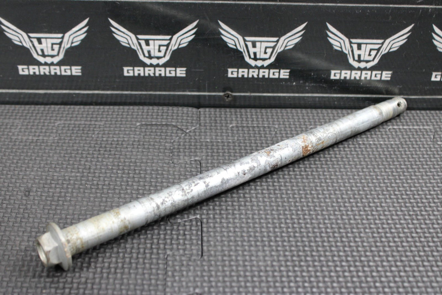 2005 SUZUKI DR200SE OEM REAR AXLE BACK WHEEL RIM PIVOT BOLT AXLE 64711 - 44A11 - hggarage