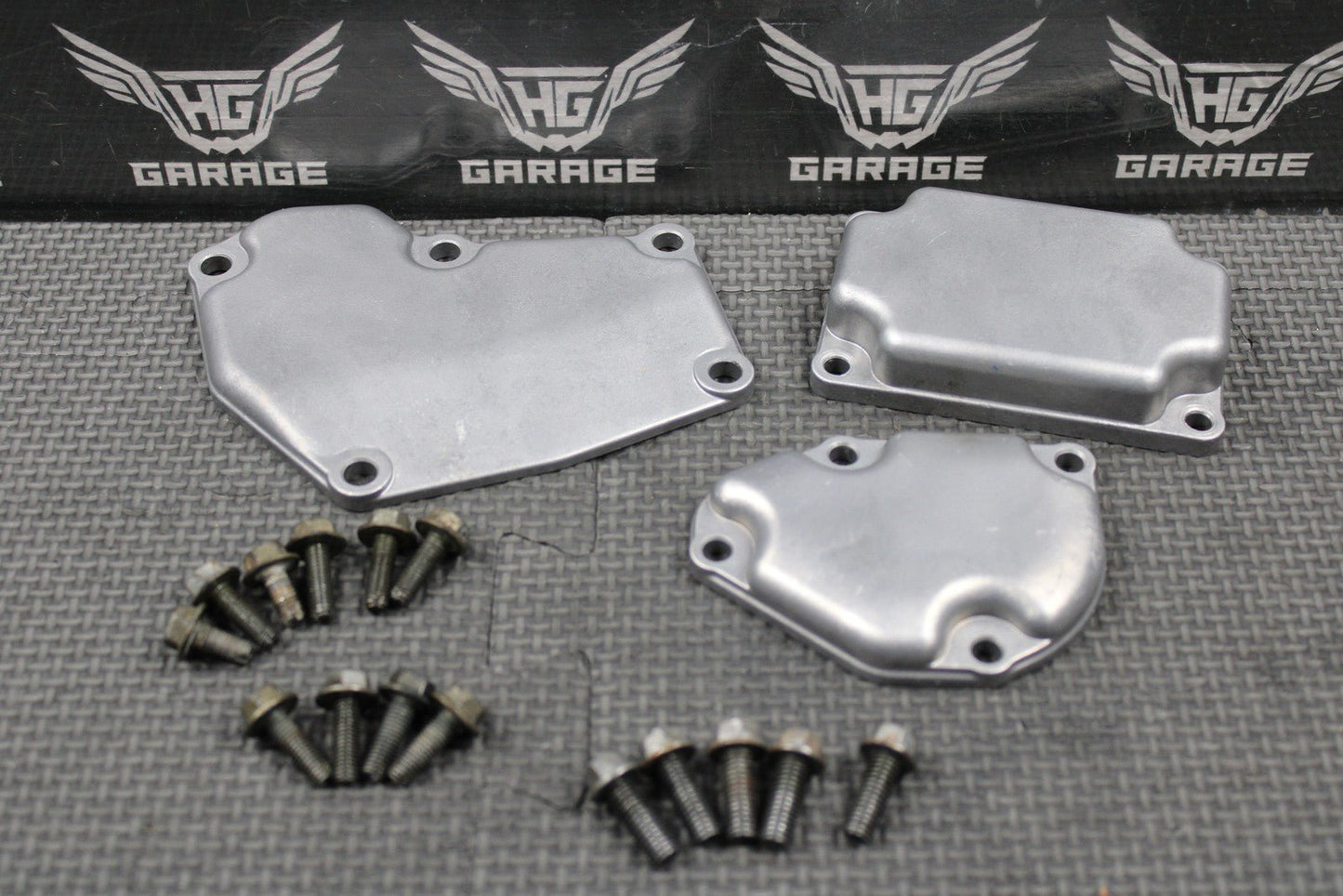 1999 SUZUKI 98 - 99 RM250 OEM POWER VALVE CYLINDER SIDE COVER COVERS & BOLTS - hggarage
