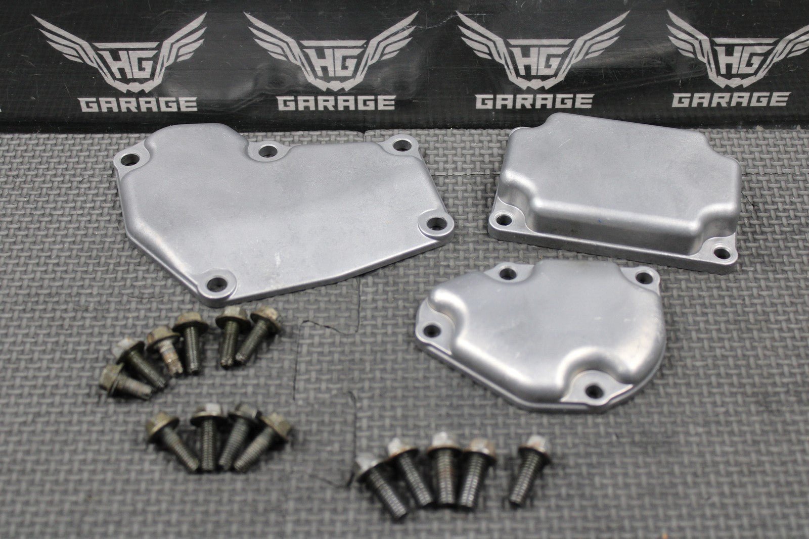 1999 SUZUKI 98 - 99 RM250 OEM POWER VALVE CYLINDER SIDE COVER COVERS & BOLTS - hggarage