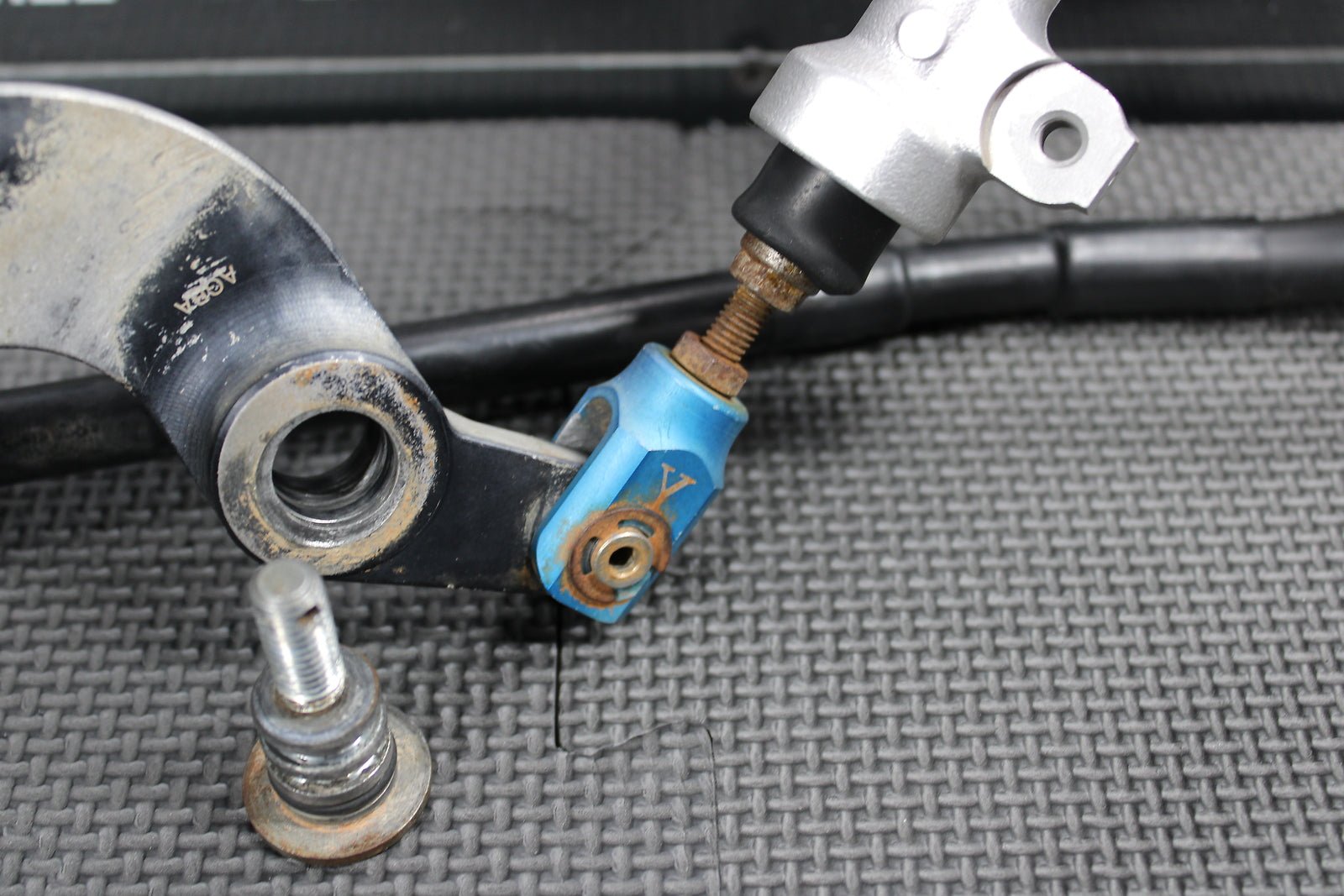 2009 YAMAHA YZ450F OEM NISSIN REAR BACK BRAKE CALIPER MASTER CYLINDER LEVER - hggarage