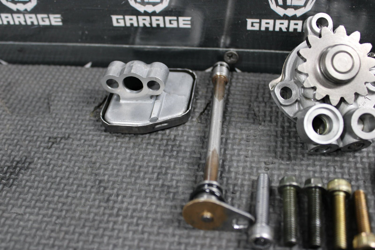 2005 YAMAHA WR250F YZ250 YZ250F OEM ENGINE MOTOR OIL PUMP 5SG - 13300 - 01 - 00 - hggarage