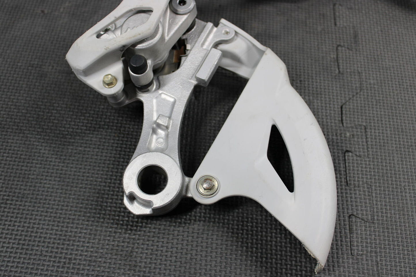 2008 YAMAHA YZ450F OEM NISSIN REAR BACK BRAKE CALIPER MASTER CYLINDER LEVER