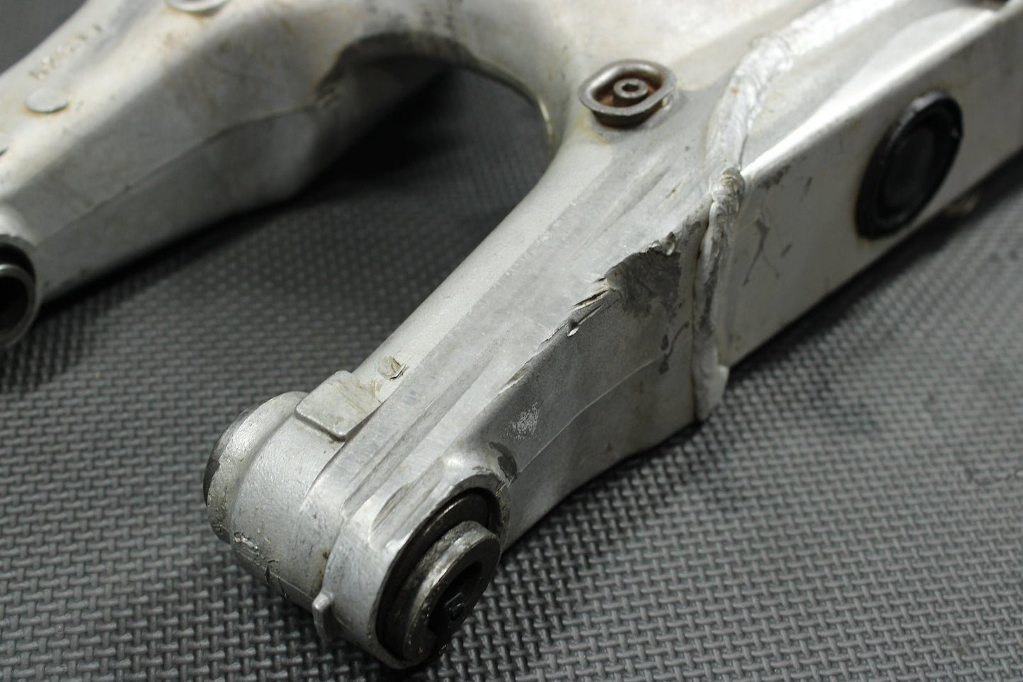1993 Honda CR250R OEM Swingarm Swing Arm Suspension 52100 - KZ3 - 890ZA - hggarage