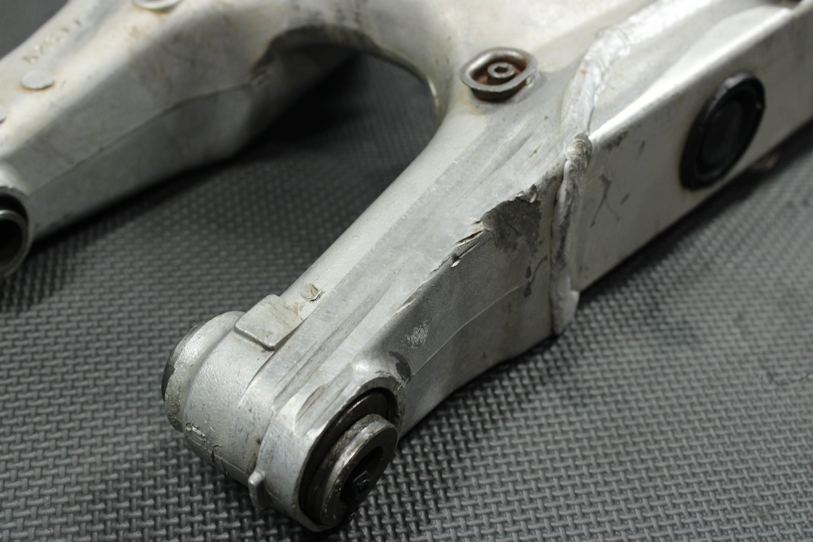 1993 Honda CR250R OEM Swingarm Swing Arm Suspension 52100 - KZ3 - 890ZA - hggarage