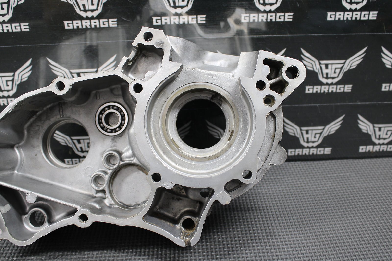 1999 KAWASAKI KX60 85 - 03 OEM LEFT ENGINE MOTOR CRANKCASE CRANK CASE 14001 - 1317 - hggarage