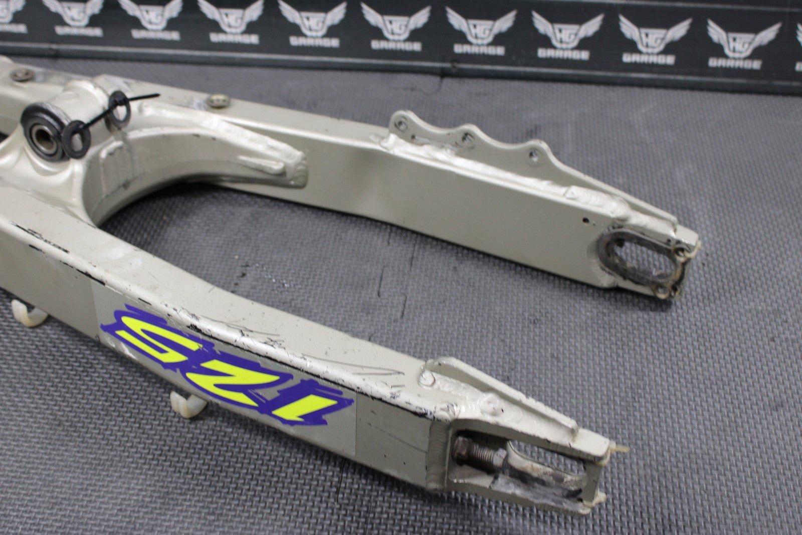 1996 KAWASAKI KX125 KX250 OEM SWINGARM SWING ARM SUSPENSION 33001 - 1487 - TX - hggarage