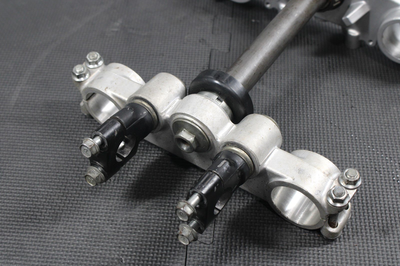 1986 KAWASAKI KDX200 OEM FRONT FORKS LOWER UPPER TRIPLE TREE STEM CLAMP SET - hggarage