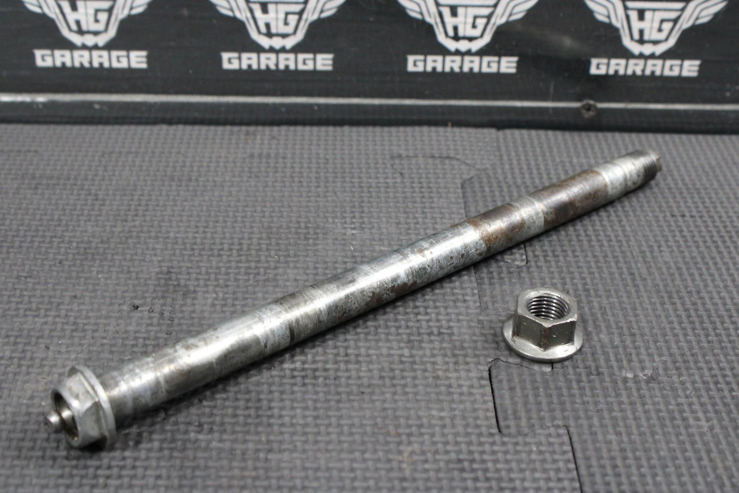 1986 KAWASAKI KDX200 OEM REAR SWINGARM BOLT SUSPENSION PIVOT AXLE 33032 - 1118 - hggarage