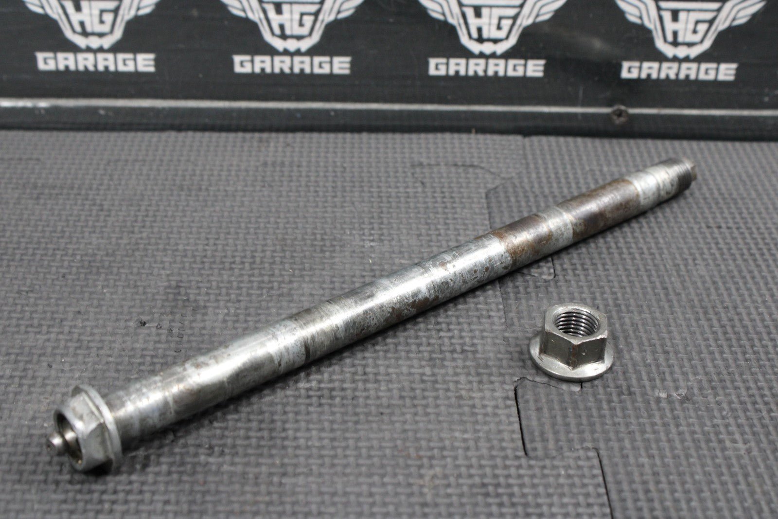 1986 KAWASAKI KDX200 OEM REAR SWINGARM BOLT SUSPENSION PIVOT AXLE 33032 - 1118 - hggarage