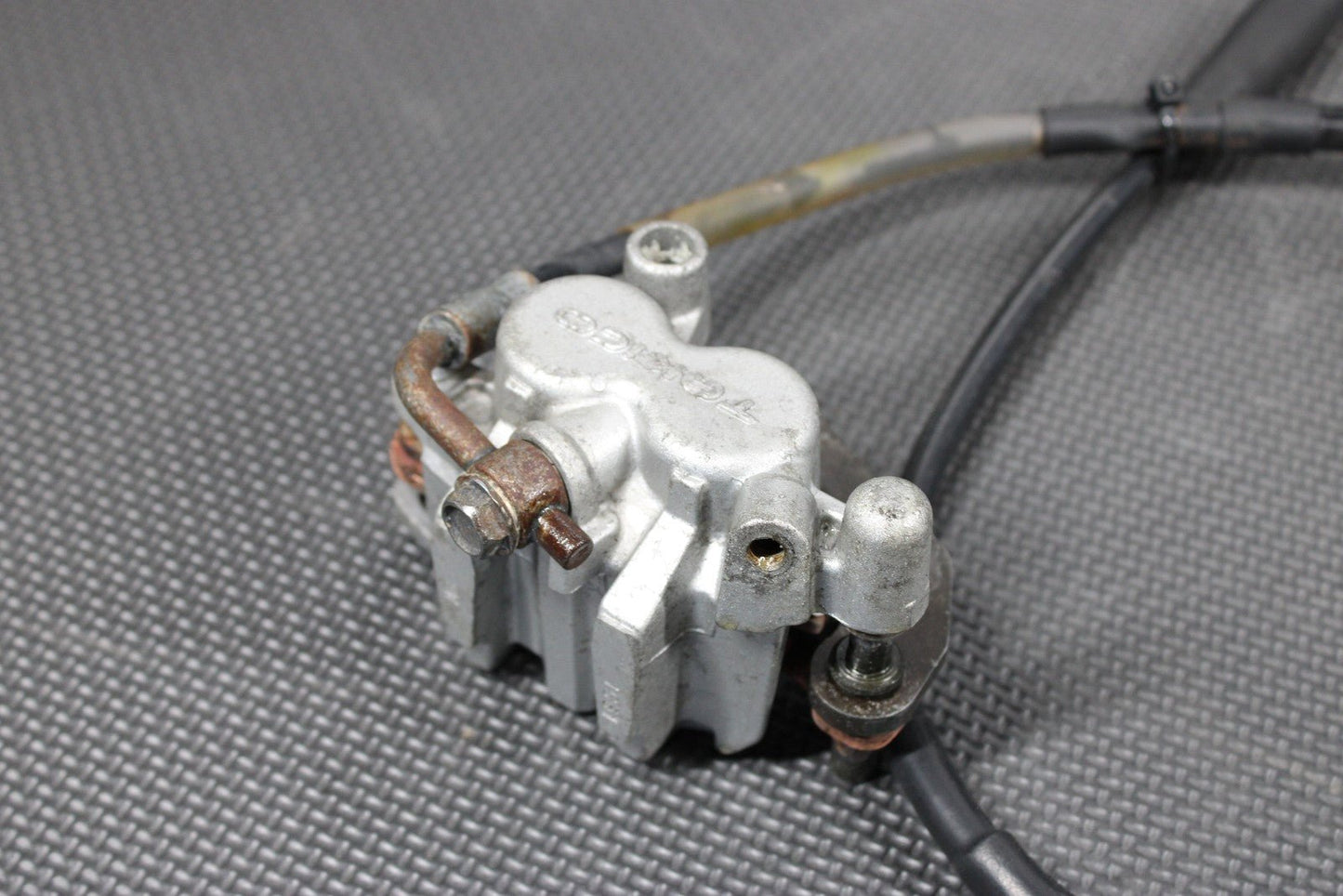 2001 KAWASAKI KX85 KX100 OEM TOKICO FRONT BRAKE CALIPER 43041 - 1681 - GN - hggarage