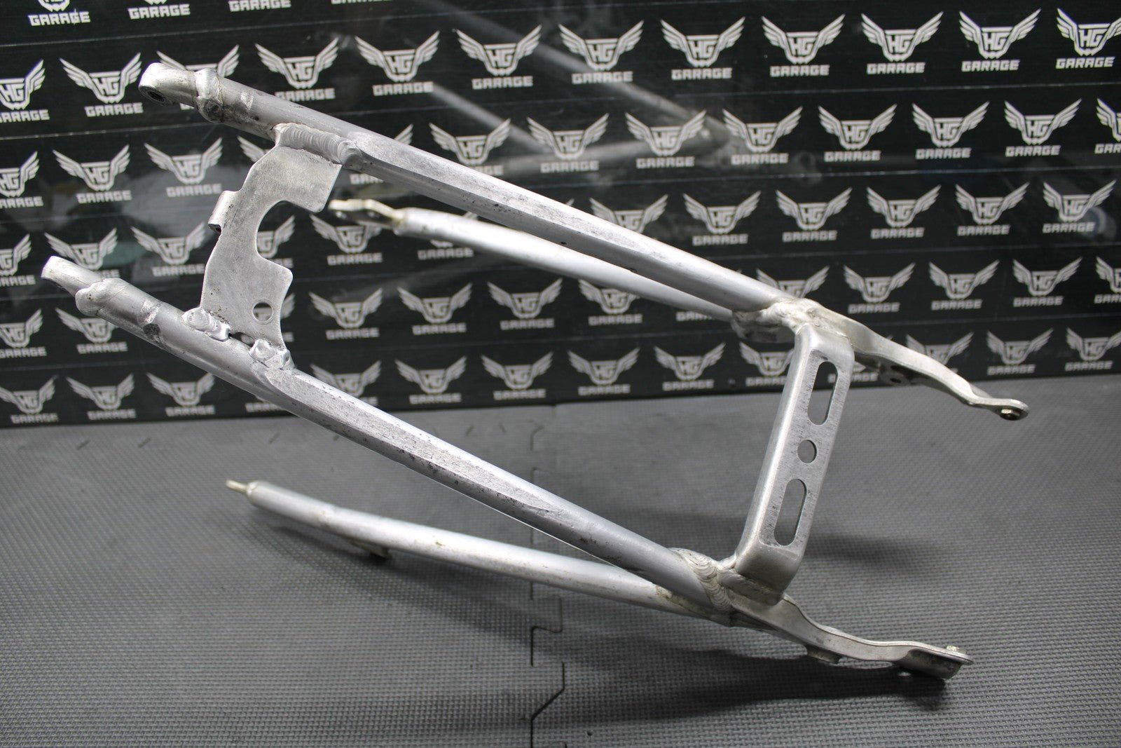 2008 06 - 09 HONDA CRF250R OEM REAR BACK FRAME SUBFRAME DUAL MUFFLER 50200 - KRN - 850 - hggarage