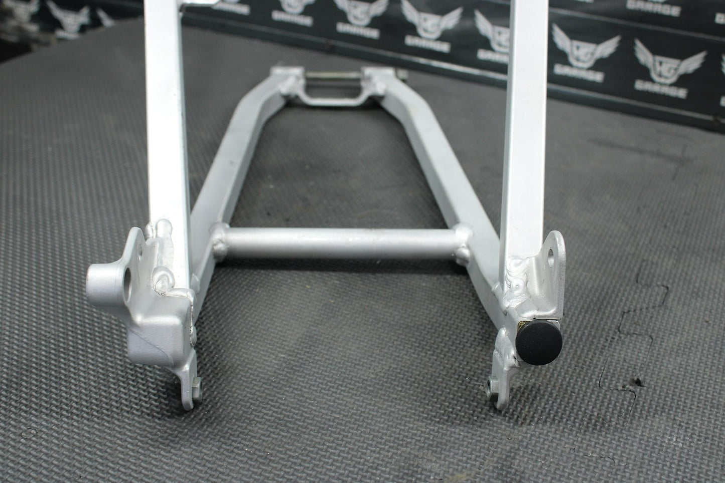 2004 Yamaha YZ450F OEM Rear Back Sub Frame Subframe 5XD - 21190 - 00 - 00 - hggarage