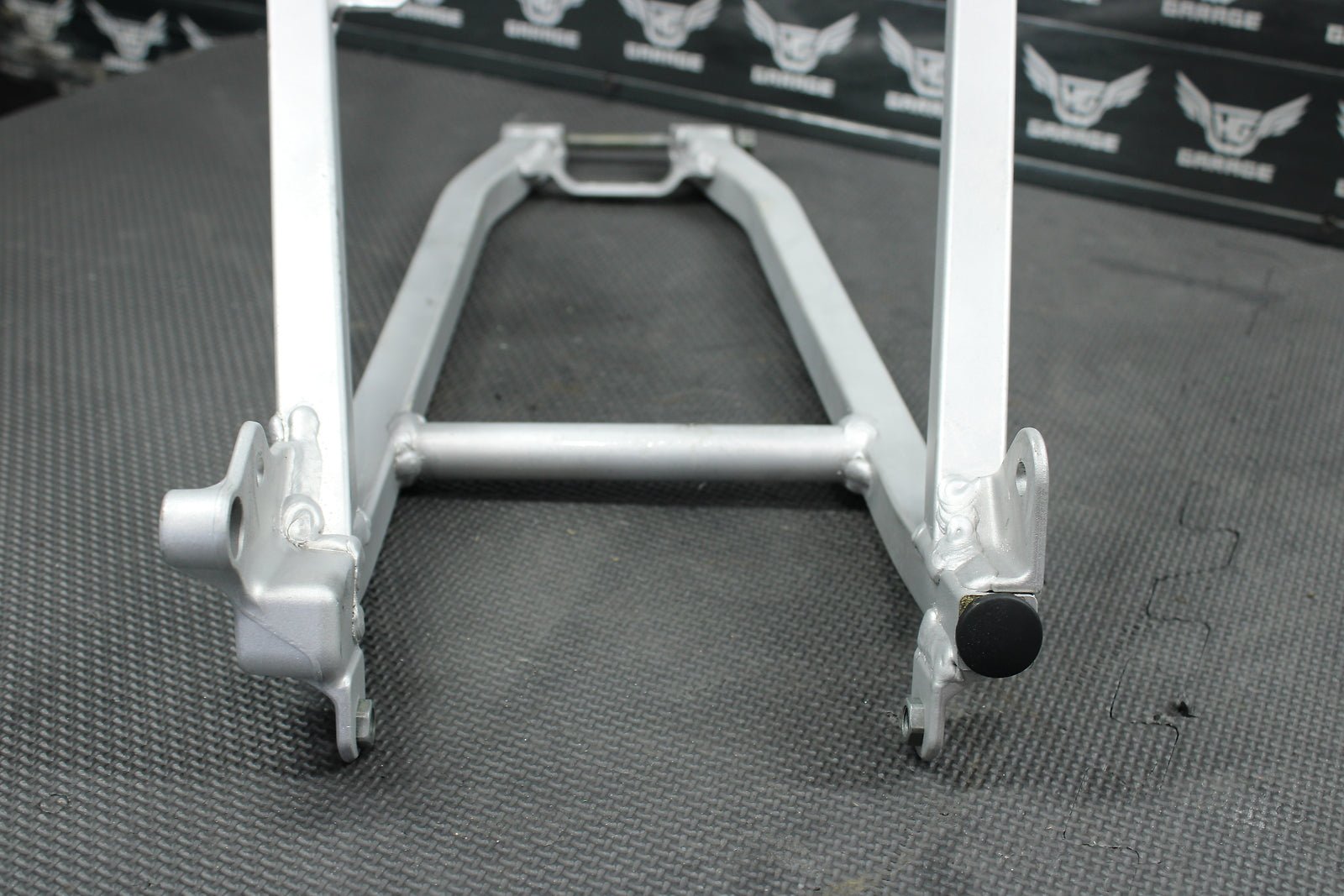 2004 Yamaha YZ450F OEM Rear Back Sub Frame Subframe 5XD - 21190 - 00 - 00 - hggarage
