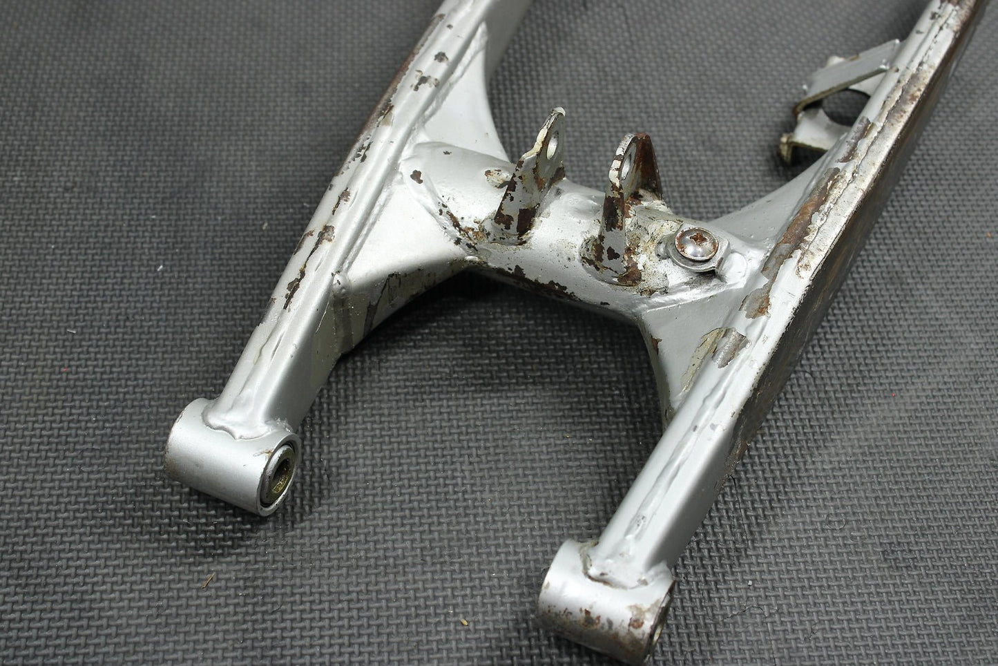 1998 Kawasaki KX60 OEM Swingarm Swing Arm Suspension 33001 - 1307 - Tx - hggarage