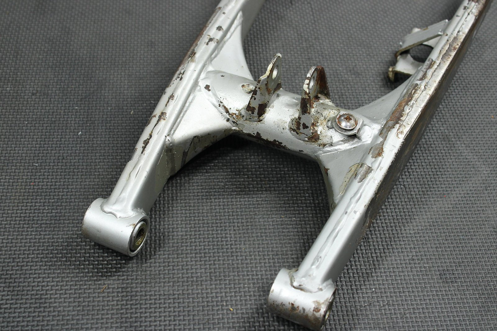 1998 Kawasaki KX60 OEM Swingarm Swing Arm Suspension 33001 - 1307 - Tx - hggarage