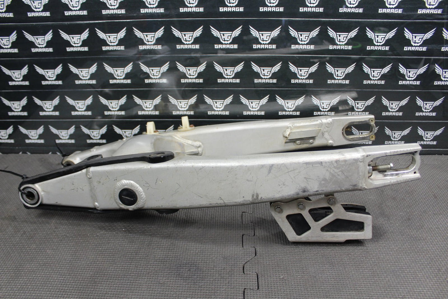 2005 2006 SUZUKI RMZ250 OEM SWINGARM SWING REAR ARM SUSPENSION KK330 - 01005 - 7CE - hggarage