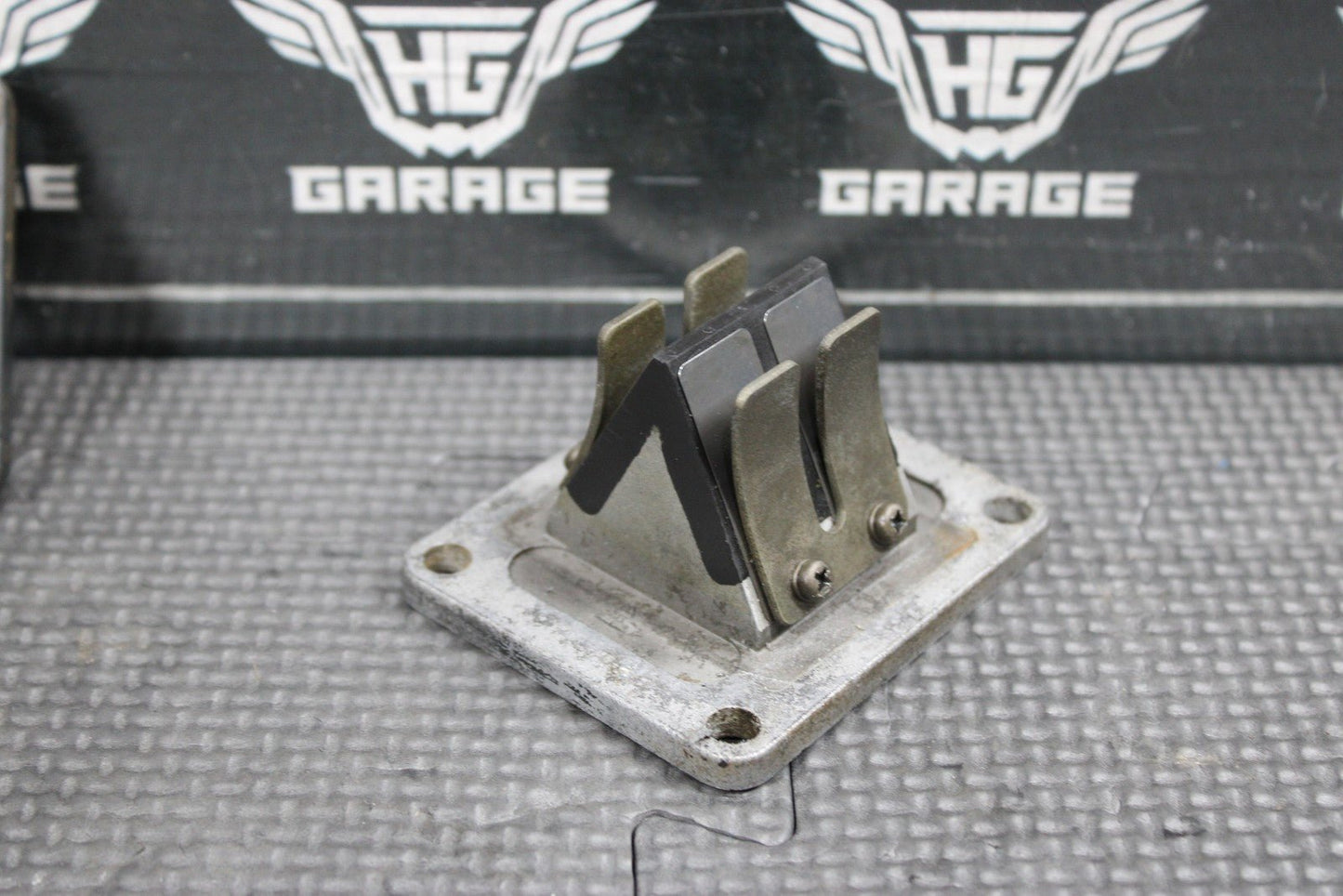 1997 YAMAHA 90 - 00 RT100 OEM INTAKE REED BLOCK ASSEMBLY 53V - 13610 - 00 - 00 - hggarage