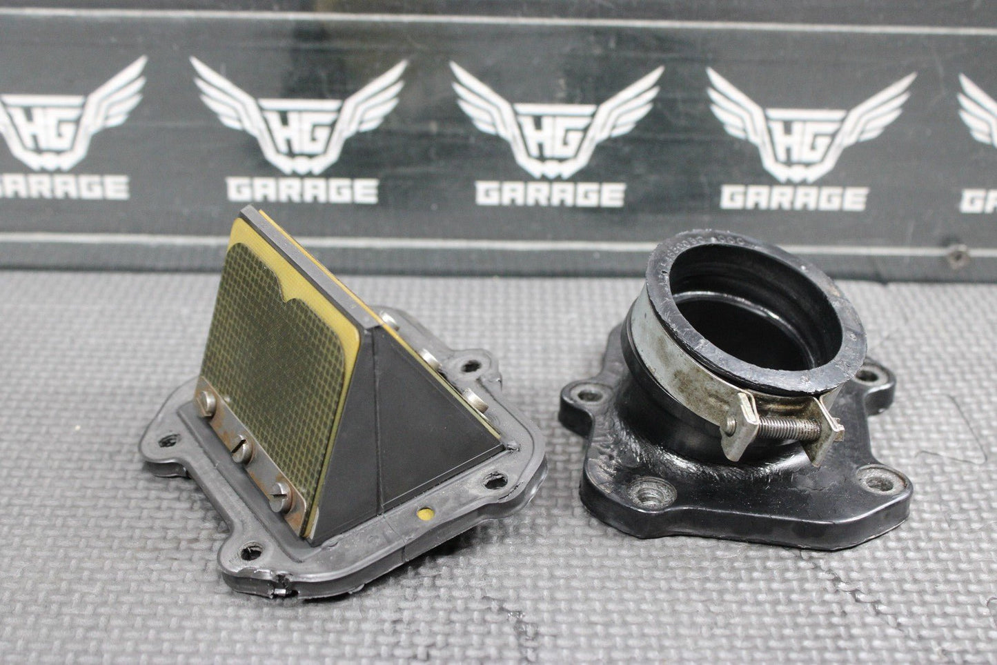 2000 KTM 250 EXC OEM INTAKE REED BLOCK ASSEMBLY 54630051544 GOOD! - hggarage