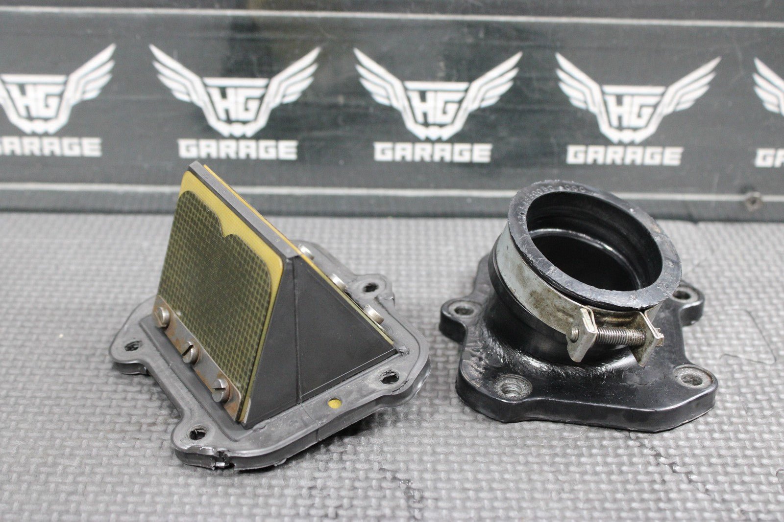 2000 KTM 250 EXC OEM INTAKE REED BLOCK ASSEMBLY 54630051544 GOOD! - hggarage