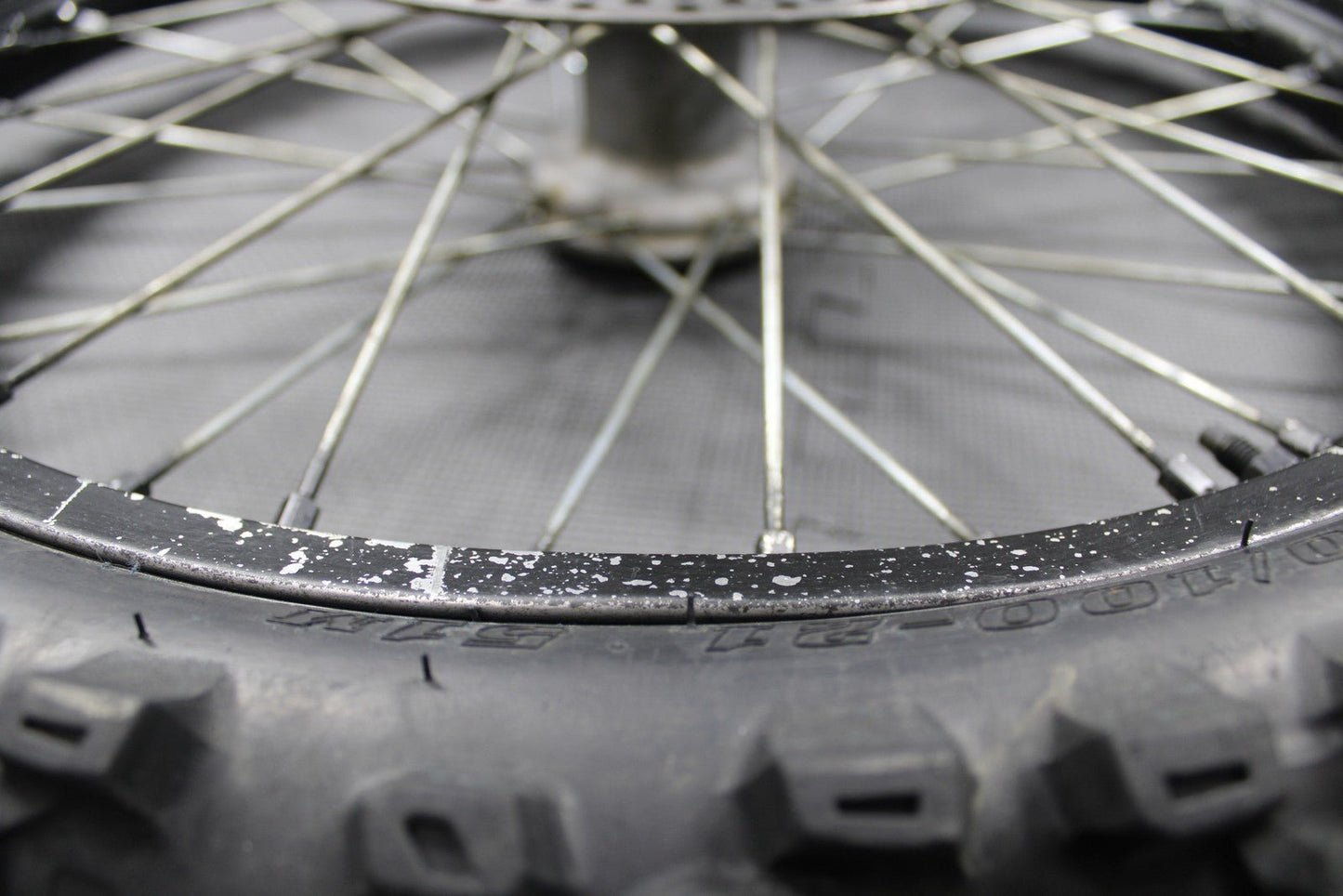 2005 YAMAHA 02 - 05 YZ125 YZ250 OEM EXCEL FRONT WHEEL RIM HUB TIRE 5NY - 25111 - 00 - 00 - hggarage