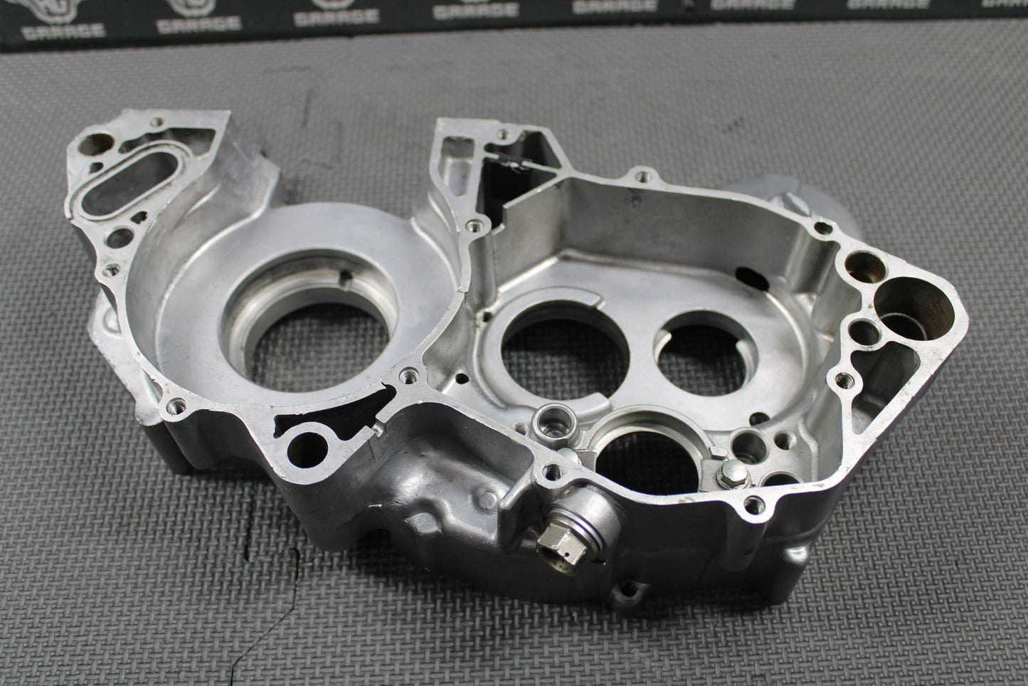 1995 93 - 96 HONDA CR250R OEM RIGHT ENGINE CRANKCASE CRANK CASE 11100 - KZ3 - 406 CRAC - hggarage