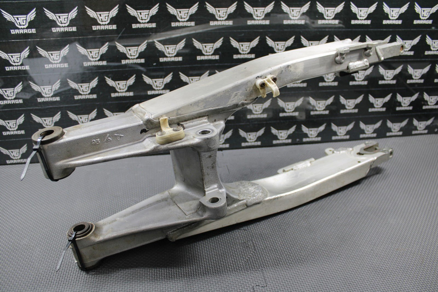 1995 SUZUKI RMX250 MODEL S OEM SWINGARM SWING ARM REAR SUSPENSION 61000 - 29E30 - hggarage