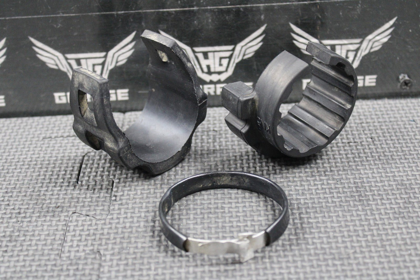 1991 87 - 95 HONDA XR250R OEM FUEL TANK FRAME DAMPER RUBBER MOUNTS 17612 - KT0 - 670 - hggarage
