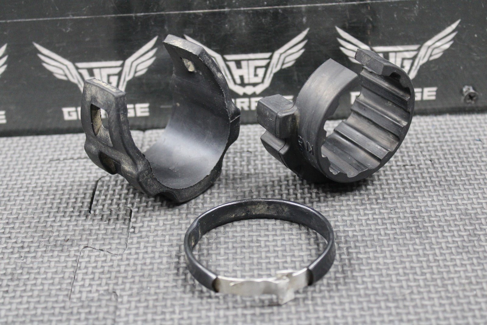 1991 87 - 95 HONDA XR250R OEM FUEL TANK FRAME DAMPER RUBBER MOUNTS 17612 - KT0 - 670 - hggarage