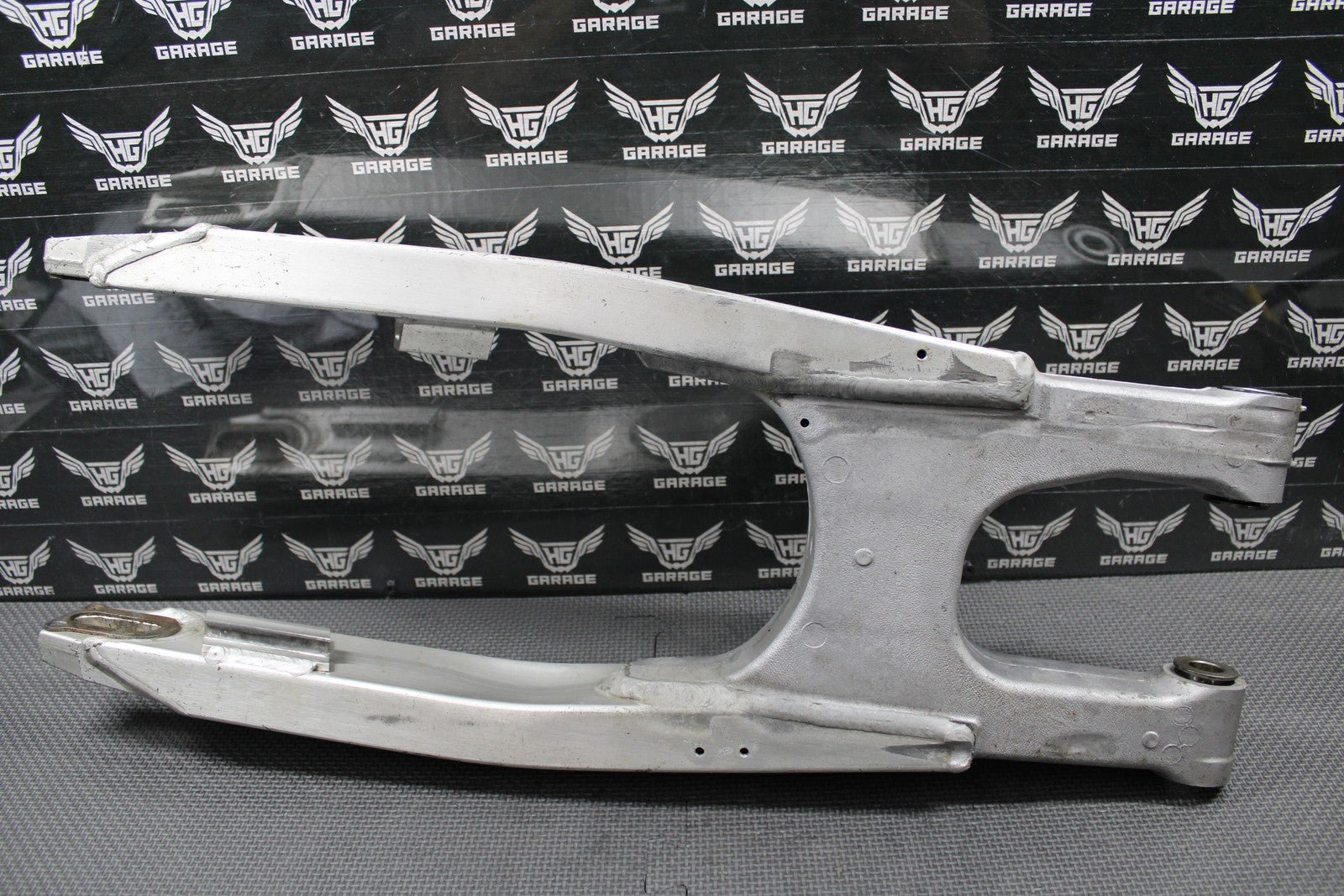 1999 SUZUKI RM125 RM250 OEM SWINGARM SWING ARM SUSPENSION 61000 - 37E10 NICE! - hggarage