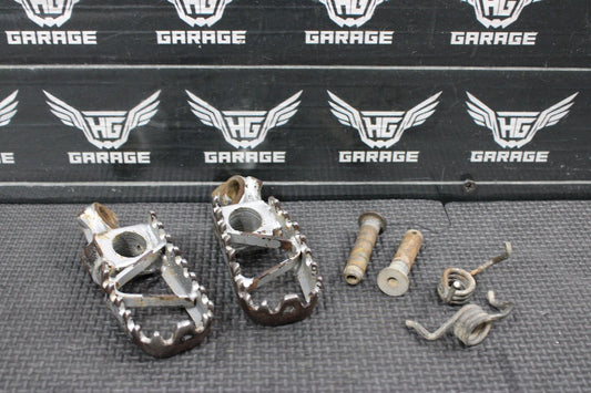 1996 KAWASAKI KX125 OEM FOOT PEGS PEDALS FRAME STAND PEDAL FOOTREST 34028 - 1332 - C - hggarage