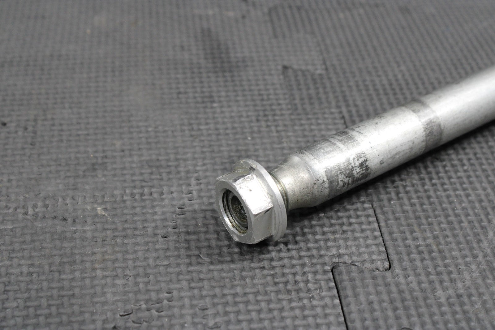 2023 HONDA CRF250R OEM FRONT WHEEL RIM AXLE PIVOT BOLT 44301 - MEN - 000 - hggarage