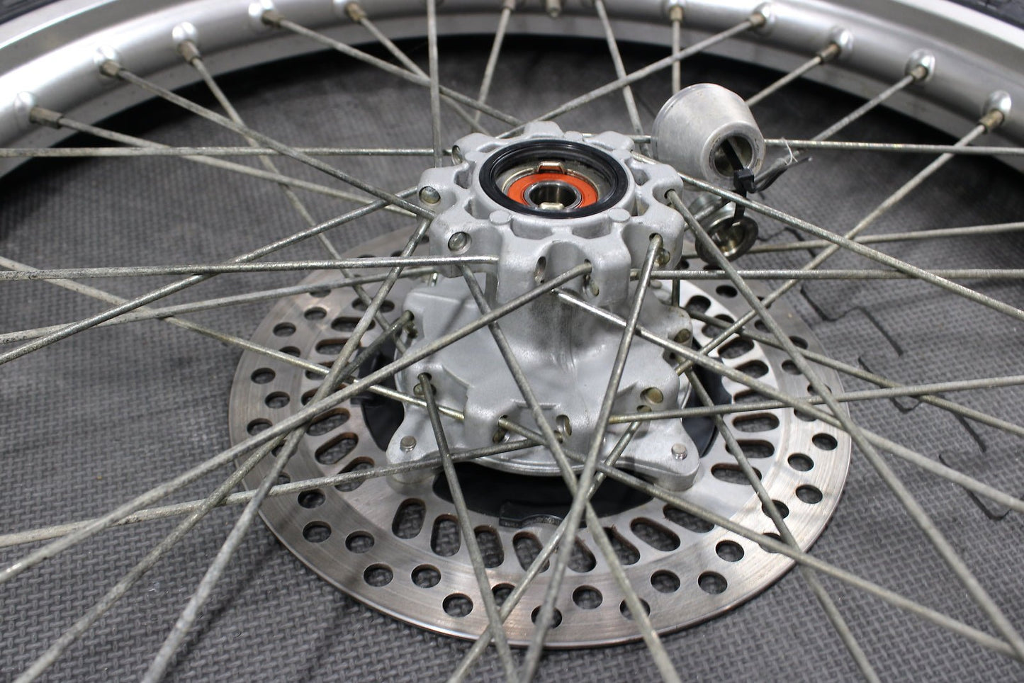 2001 Honda XR250R OEM D.i.d Front Wheel Rim Hub 44650 - Kce - 000 - hggarage