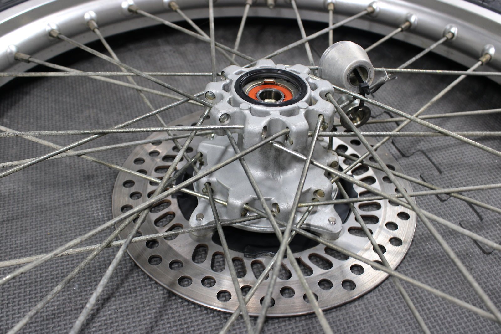 2001 Honda XR250R OEM D.i.d Front Wheel Rim Hub 44650 - Kce - 000 - hggarage
