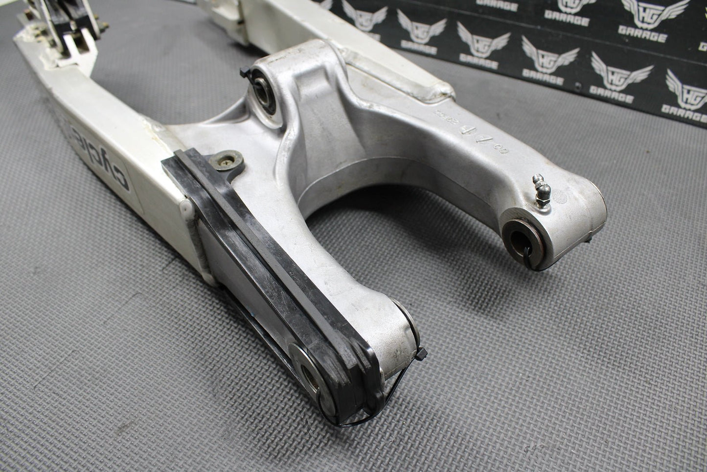 2000 SUZUKI 00 - 07 DRZ400 DRZ400E OEM SWINGARM SWING ARM SUSPENSION 61000 - 29F00 - hggarage