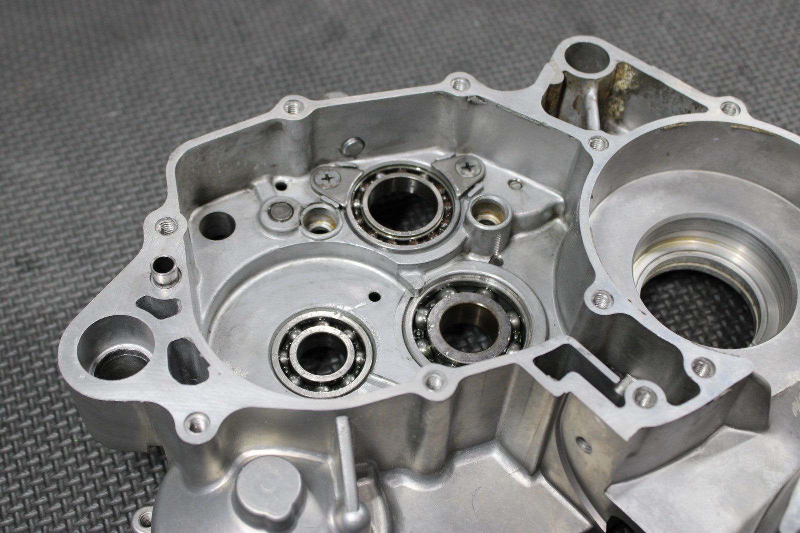 1996 KAWASAKI KX125 OEM LEFT RIGHT ENGINE MOTOR CRANKCASE CRANK CASES BLOCK - hggarage