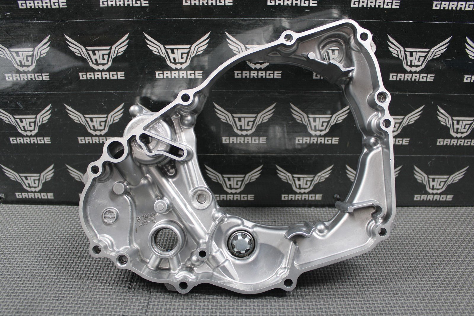 2020 YAMAHA 19 - 22 YZ250F OEM RIGHT CASE INNER CLUTCH COVER B7B - 15431 - 00 - 00 GOOD! - hggarage