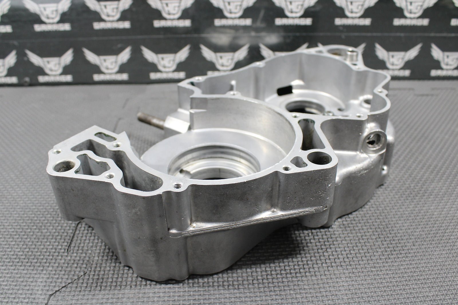 2001 SUZUKI 01 - 02 RM250 OEM RIGHT HALF ENGINE MOTOR CRANKCASE CRANK CASE BLOCK - hggarage