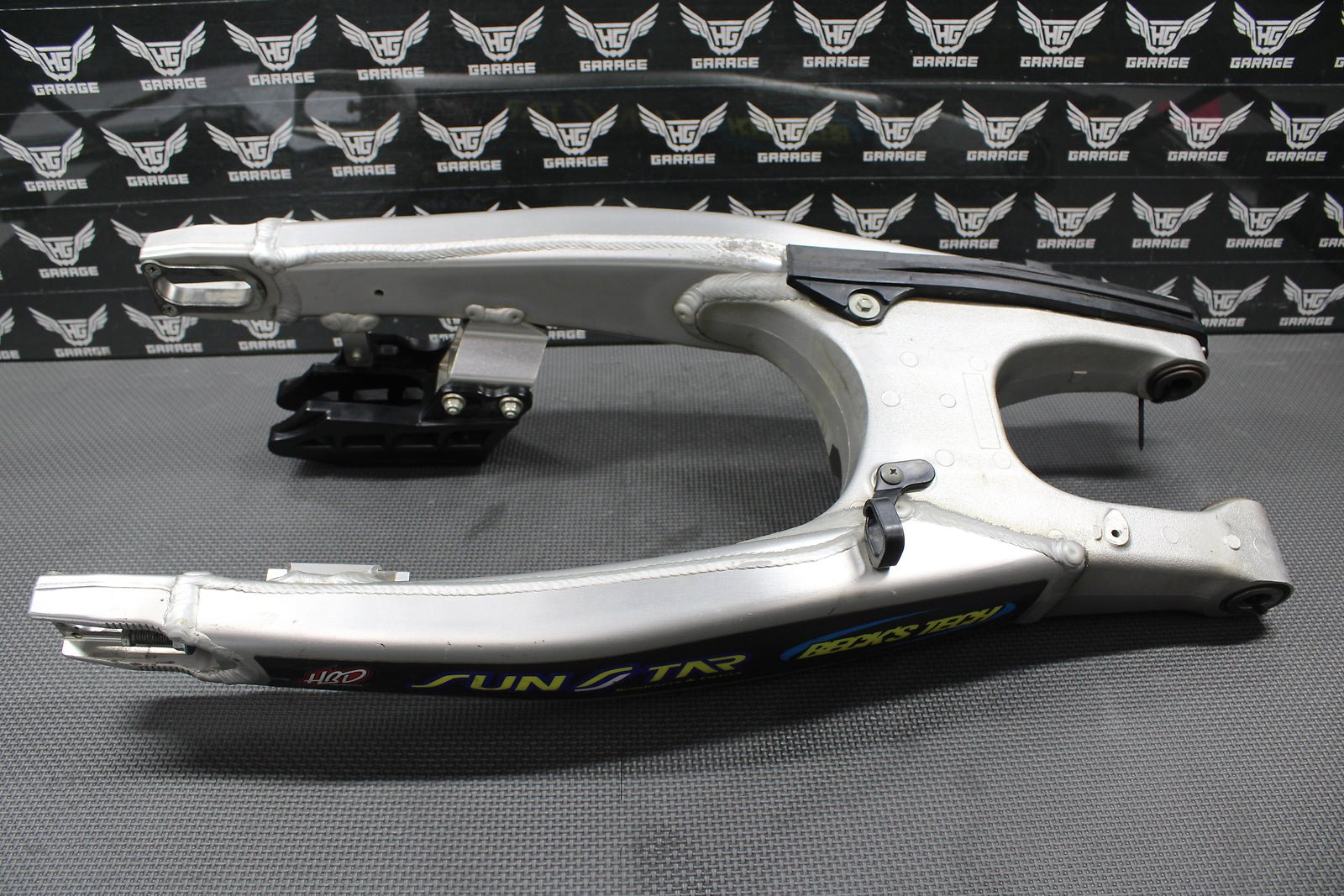 2018 18 - 20 SUZUKI RMZ450 OEM SWINGARM SWING ARM REAR SUSPENSION 61000 - 37K01 NICE - hggarage
