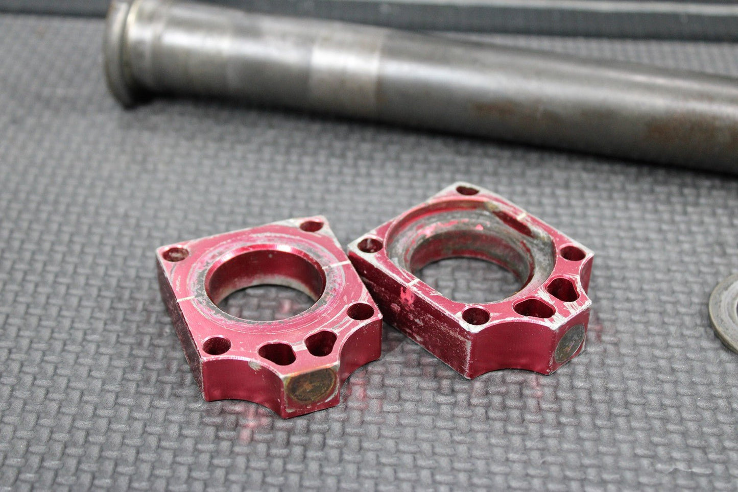 2007 HONDA CRF450R OEM REAR AXLE BACK WHEEL RIM PIVOT BOLT AXLE 42301 - KZ4 - J40 - hggarage