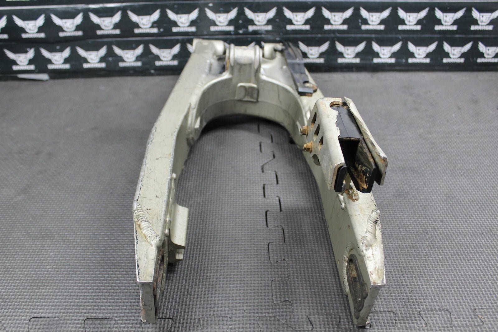 1999 KAWASAKI KX125 OEM SWINGARM SWING ARM REAR SUSPENSION 33001 - 1556 - TX - hggarage
