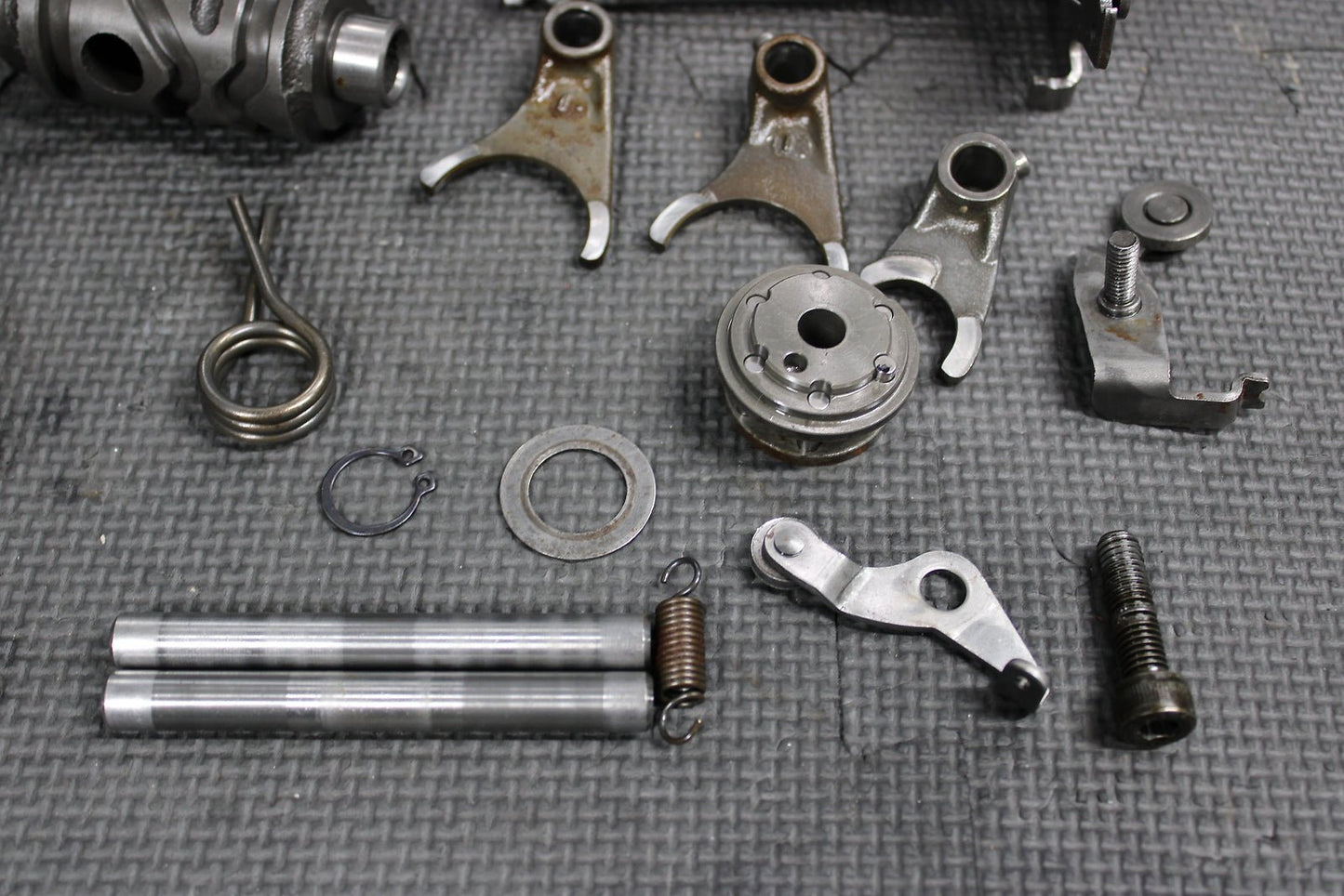 2002 KAWASAKI KX60 KX65 OEM ENGINE TRANSMISSION TRANNY ASSEMBLY GEARS - hggarage