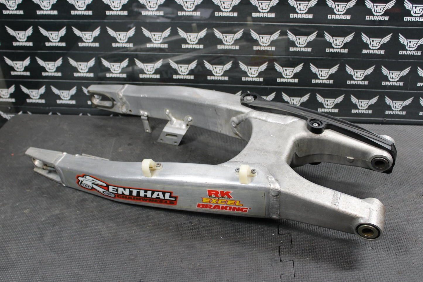 2011 KAWASAKI KX250F 09 - 11 KX450F OEM SWINGARM SWING ARM SUSPENSION 33001 - 0 - hggarage