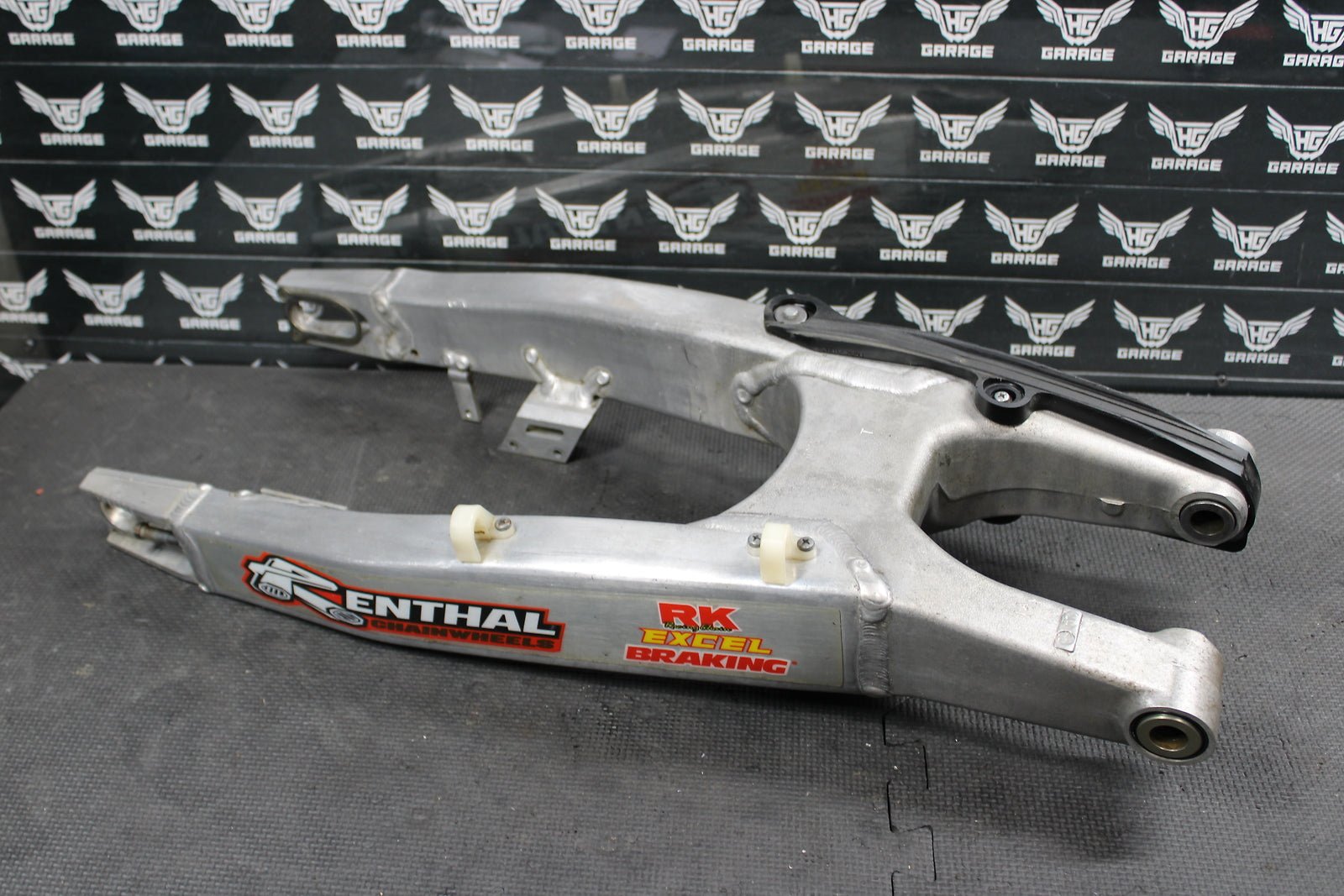 2011 KAWASAKI KX250F 09 - 11 KX450F OEM SWINGARM SWING ARM SUSPENSION 33001 - 0 - hggarage