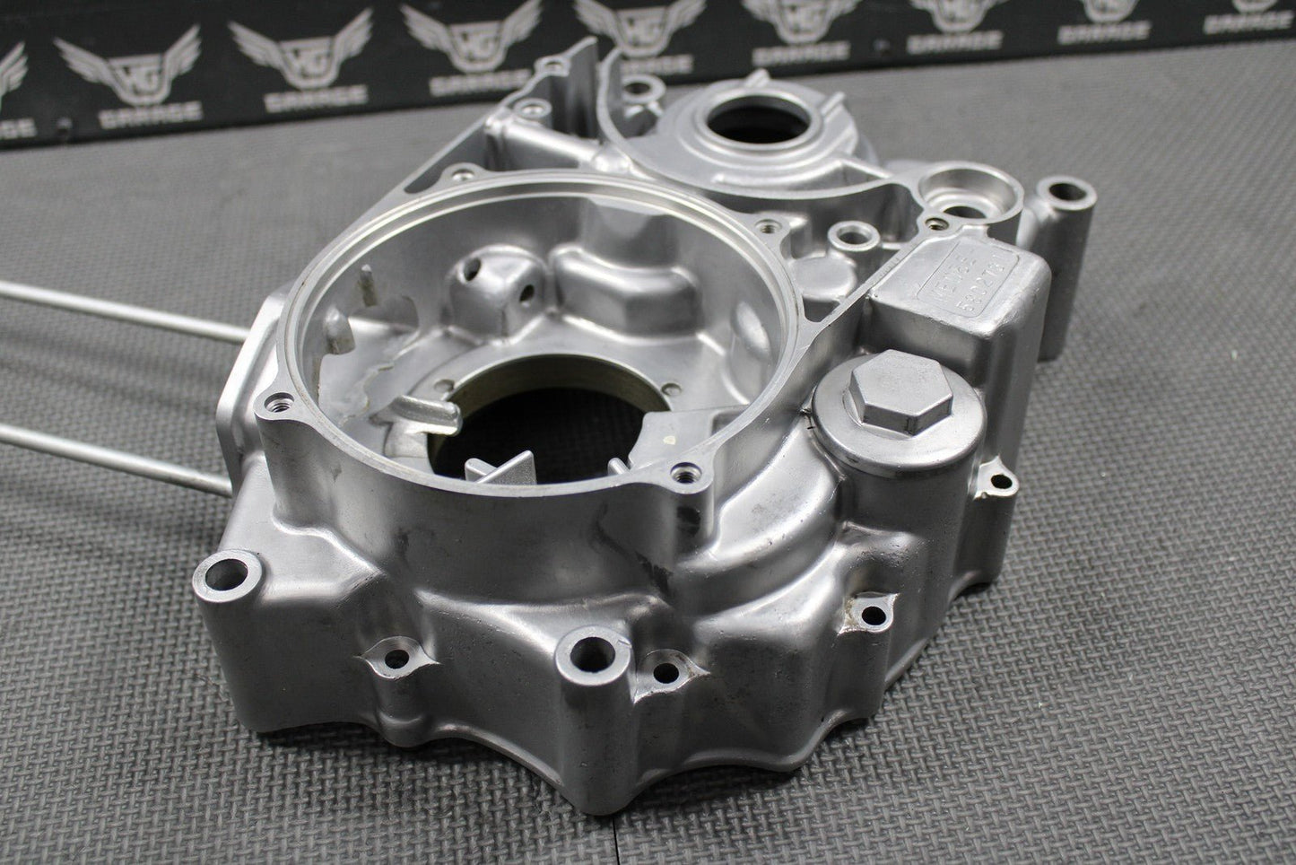 1999 HONDA XR200R 88 - 02 OEM LEFT ENGINE MOTOR CRANKCASE CRANK CASE 11200 - KT0 - 680 - hggarage