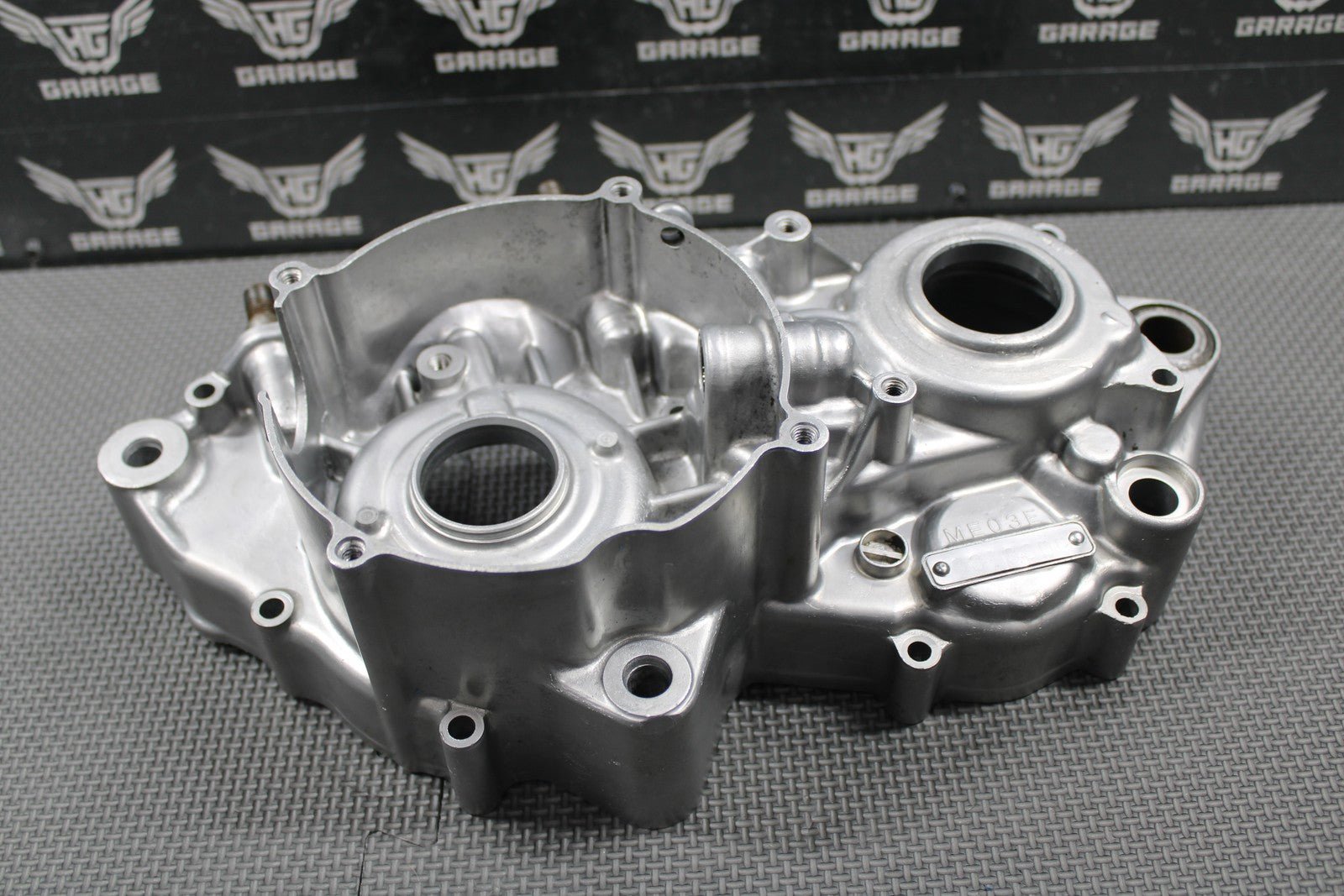 2000 2001 HONDA CR250R OEM LEFT ENGINE CRANKCASE CRANK CASE 11200 - KZ3 - P00 NICE!! - hggarage