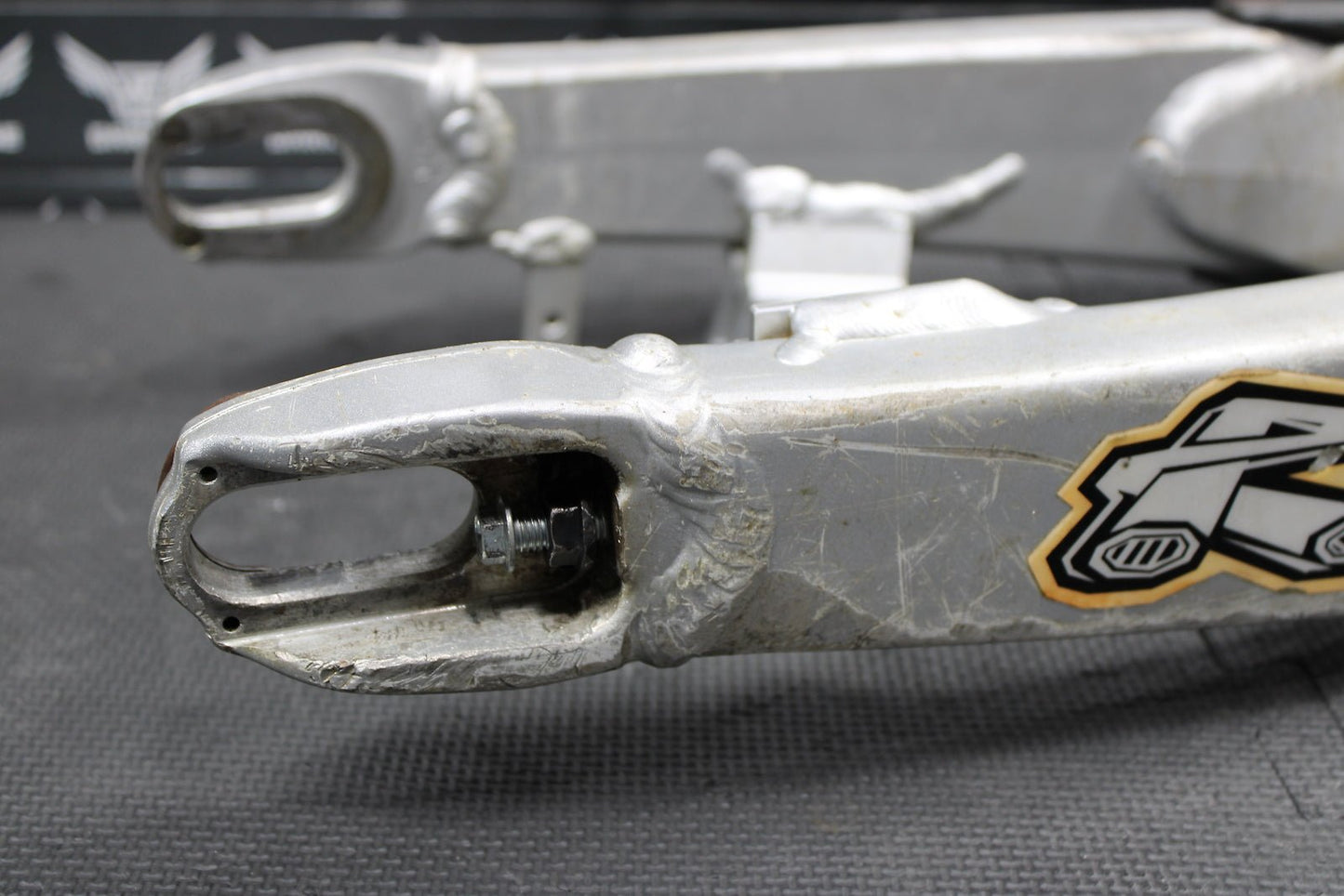 2002 Yamaha YZ426F YZ426 OEM Swingarm Swing Arm Rear Suspension 5NY - 22110 - 00 - 00 - hggarage