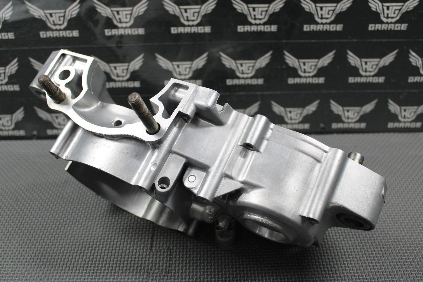 2000 2001 HONDA CR250R OEM LEFT ENGINE CRANKCASE CRANK CASE 11200 - KZ3 - P00 NICE!! - hggarage