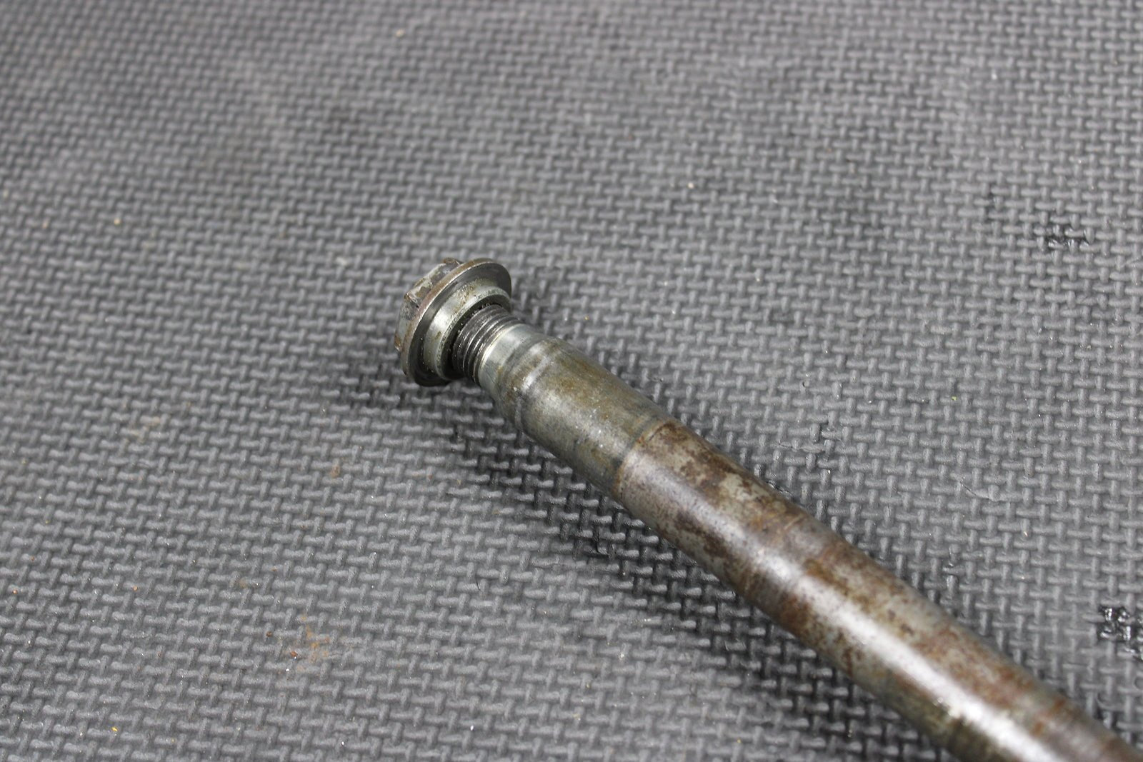 1999 YAMAHA YZ125 OEM FRONT WHEEL RIM AXLE PIVOT BOLT 5BE - 25181 - 00 - 00 - hggarage