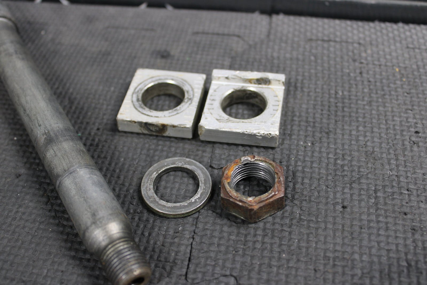 2002 YAMAHA YZ426F OEM FRONT REAR AXLE BACK WHEEL RIM SWINGARM PIVOT BOLT AXLES - hggarage